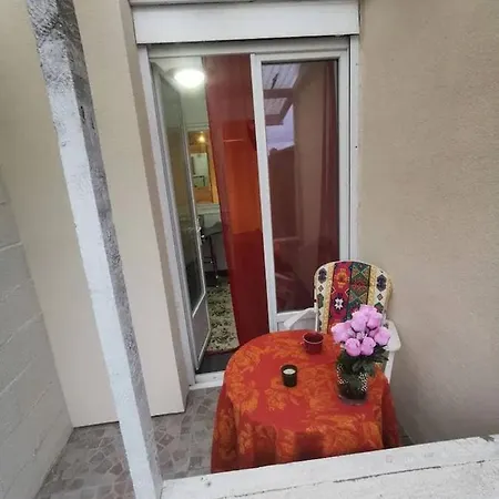 Fonctionnel Et Equipe En Rdc Avec Petite Terrasse Couverte Au Calme